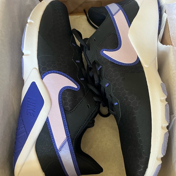 Nike Legend Essential 2 - Picture 1 of 7